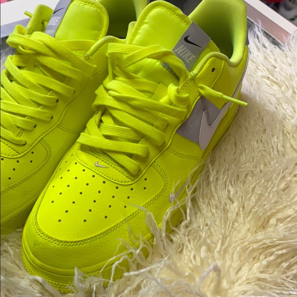 NEON GREEN AIR FORCE ONES SIZE 10.5